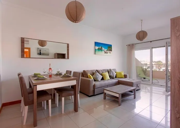 - - Sleeps 4 - Pool - Seaside 아파트