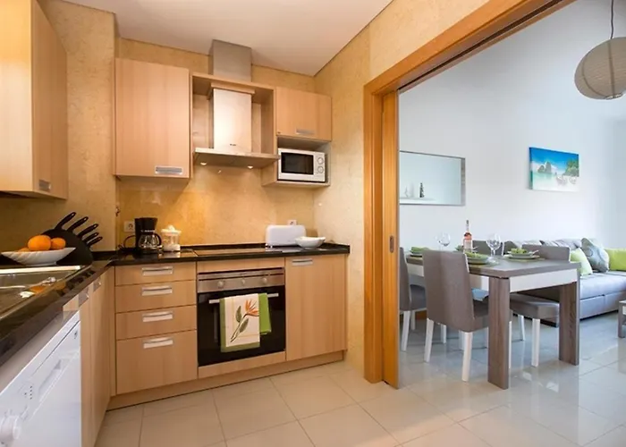 - - Sleeps 4 - Pool - Seaside 아파트 *