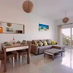 - - Sleeps 4 - Pool - Seaside 公寓
